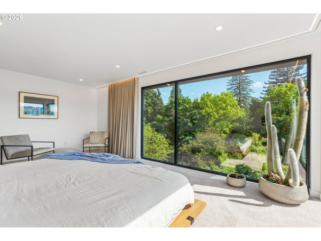 3905 N OVERLOOK Ter, Portland, OR 97227