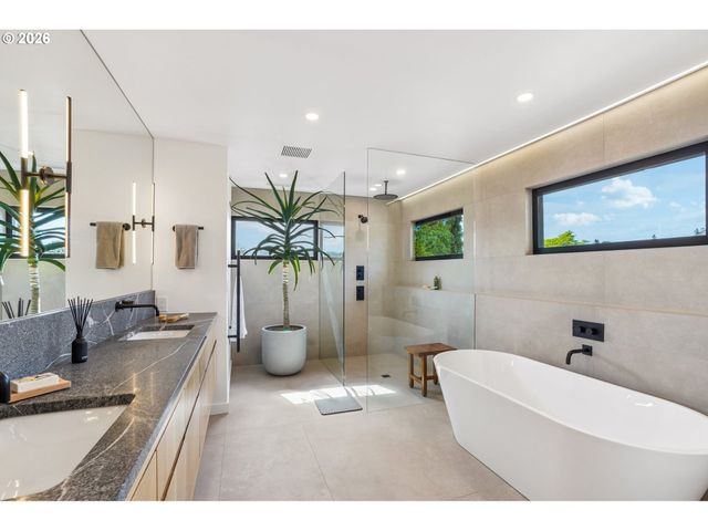 3905 N OVERLOOK Ter, Portland, OR 97227