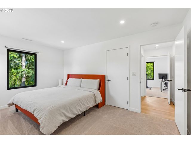 3905 N OVERLOOK Ter, Portland, OR 97227