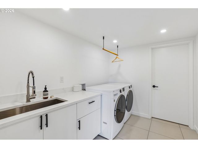 3905 N OVERLOOK Ter, Portland, OR 97227