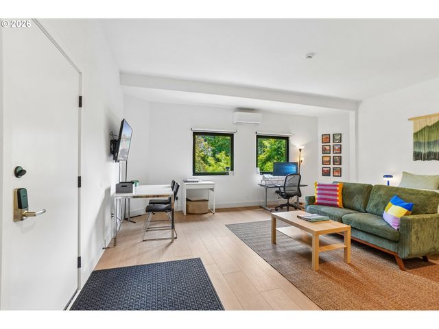 3905 N OVERLOOK Ter, Portland, OR 97227