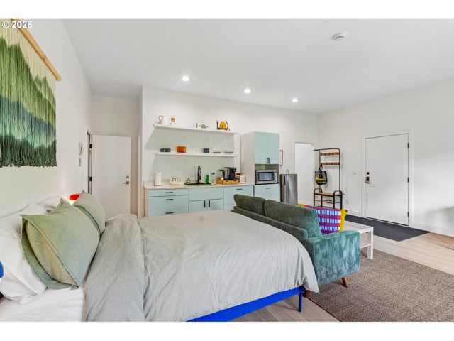 3905 N OVERLOOK Ter, Portland, OR 97227