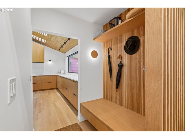 3905 N OVERLOOK Ter, Portland, OR 97227