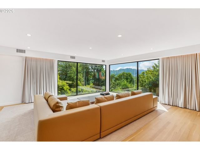 3905 N OVERLOOK Ter, Portland, OR 97227