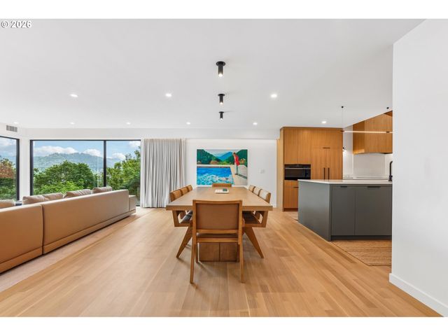 3905 N OVERLOOK Ter, Portland, OR 97227
