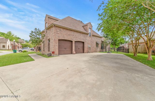 307 La Villa Circle, Youngsville, LA 70592