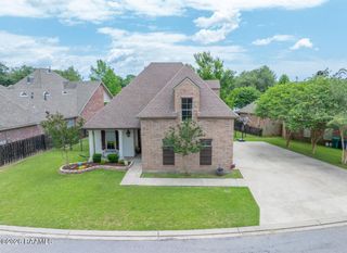 307 La Villa Circle, Youngsville, LA 70592