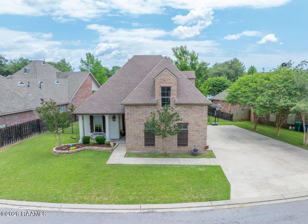 307 La Villa Circle, Youngsville, LA 70592