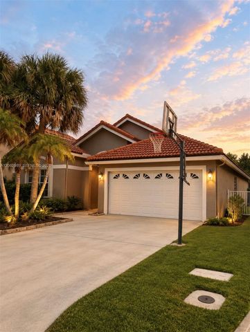 22015 Altona Dr, Boca Raton, FL 33428