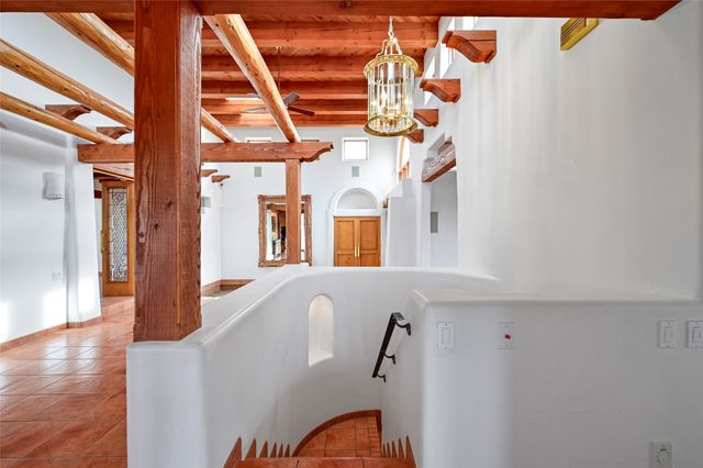 1079 Encantado Drive NE, Santa Fe, NM 87501