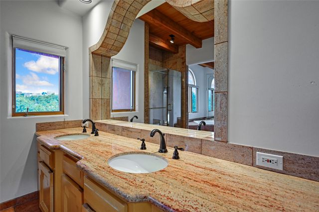 1079 Encantado Drive NE, Santa Fe, NM 87501