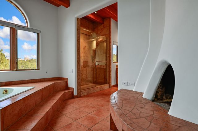 1079 Encantado Drive NE, Santa Fe, NM 87501