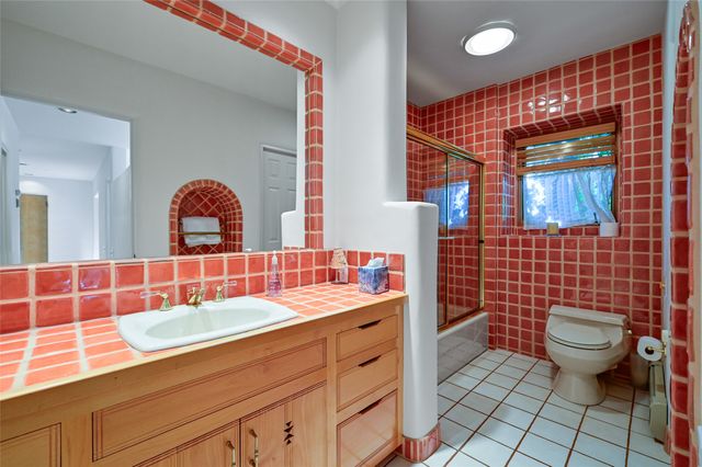 1079 Encantado Drive NE, Santa Fe, NM 87501