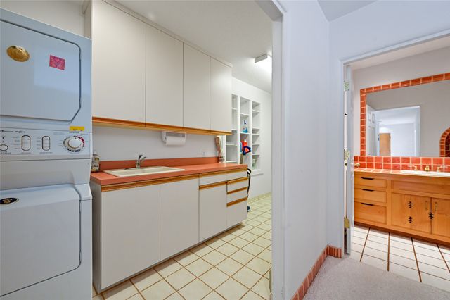 1079 Encantado Drive NE, Santa Fe, NM 87501