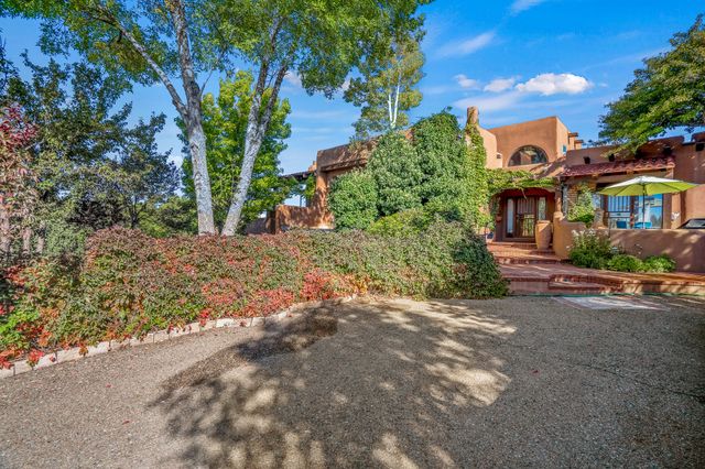 1079 Encantado Drive NE, Santa Fe, NM 87501