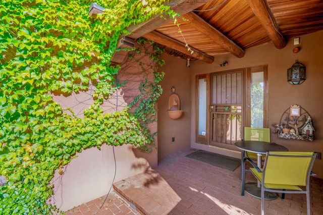 1079 Encantado Drive NE, Santa Fe, NM 87501