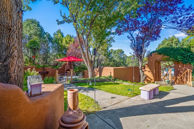 1079 Encantado Drive NE, Santa Fe, NM 87501