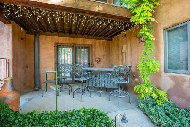 1079 Encantado Drive NE, Santa Fe, NM 87501