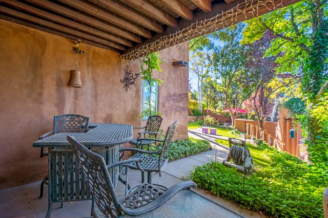 1079 Encantado Drive NE, Santa Fe, NM 87501