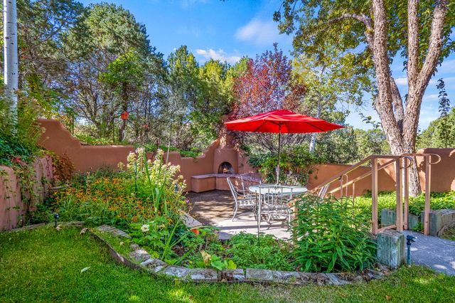 1079 Encantado Drive NE, Santa Fe, NM 87501