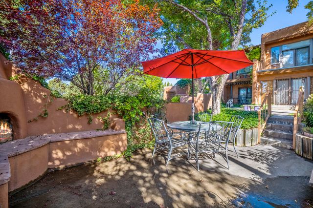 1079 Encantado Drive NE, Santa Fe, NM 87501