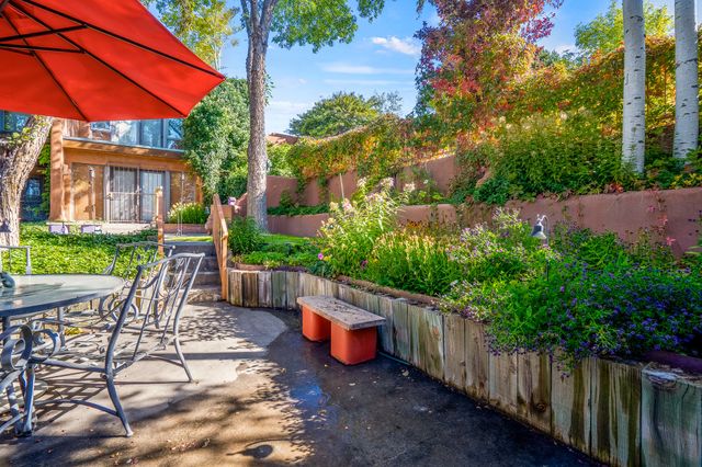 1079 Encantado Drive NE, Santa Fe, NM 87501