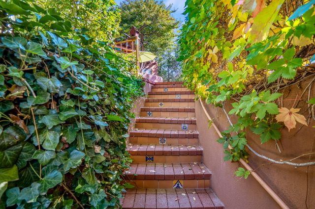 1079 Encantado Drive NE, Santa Fe, NM 87501