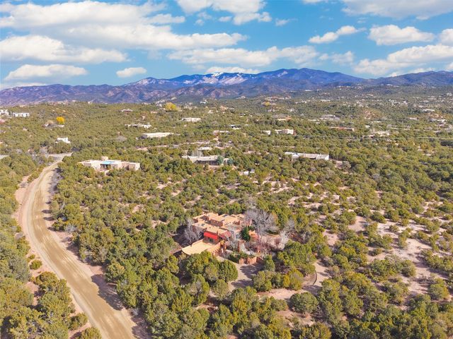 1079 Encantado Drive NE, Santa Fe, NM 87501