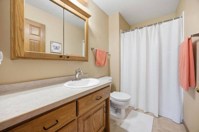 3250 40 Avenue S F, Fargo, ND 58104