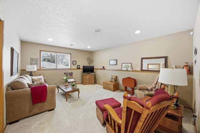 3250 40 Avenue S F, Fargo, ND 58104