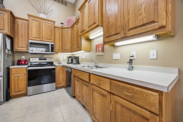 3250 40 Avenue S F, Fargo, ND 58104