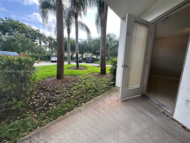 540 S Park Road 111-9, Hollywood, FL 33021