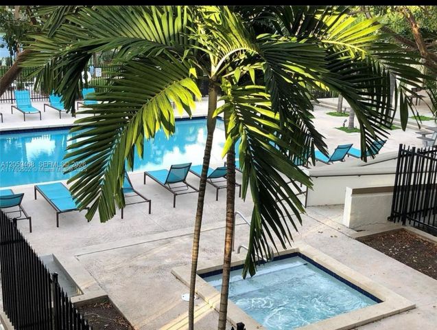 540 S Park Road 111-9, Hollywood, FL 33021