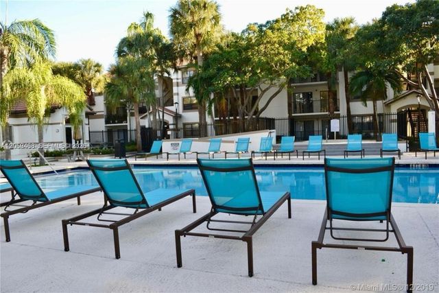 540 S Park Road 111-9, Hollywood, FL 33021