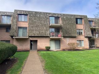 1515 Forest Green Dr, Moon/crescent Twp, PA 15108