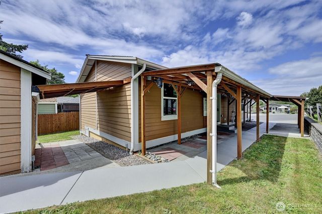 1910 E Gregory Street Ct, Tacoma, WA 98404