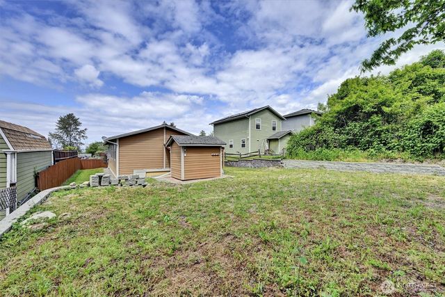 1910 E Gregory Street Ct, Tacoma, WA 98404