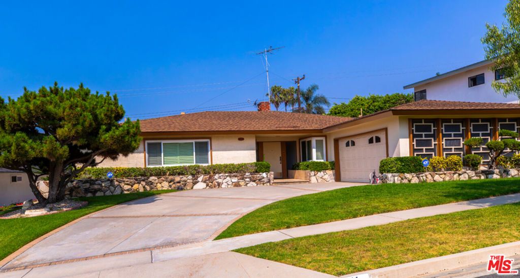 Image 1 of property listing at 5211 Reynier Avenue, Los Angeles, CA 90056