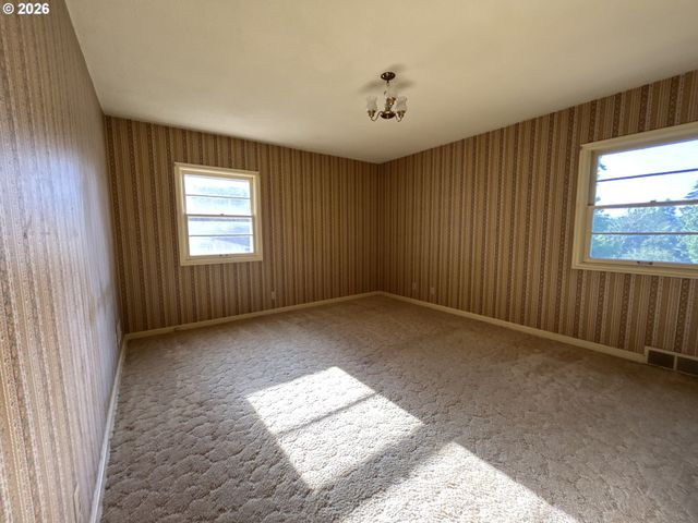 3353 Sw DOLPH Ct, Portland, OR 97219