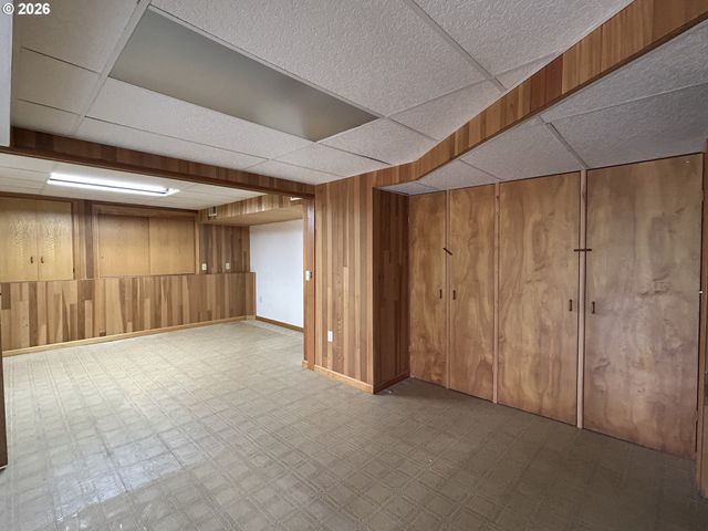 3353 Sw DOLPH Ct, Portland, OR 97219