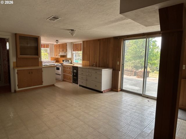 3353 Sw DOLPH Ct, Portland, OR 97219