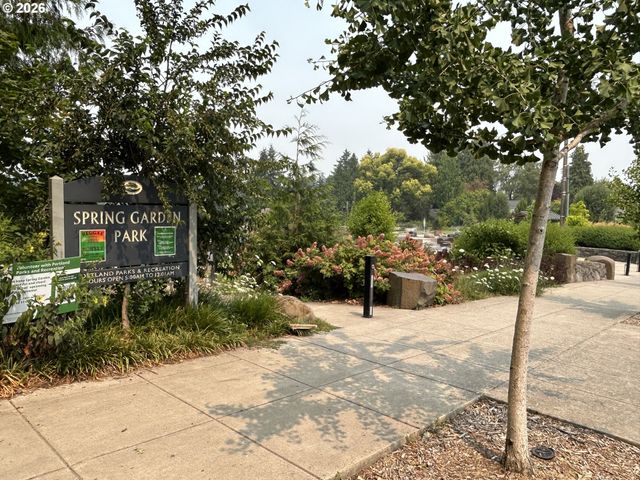 3353 Sw DOLPH Ct, Portland, OR 97219