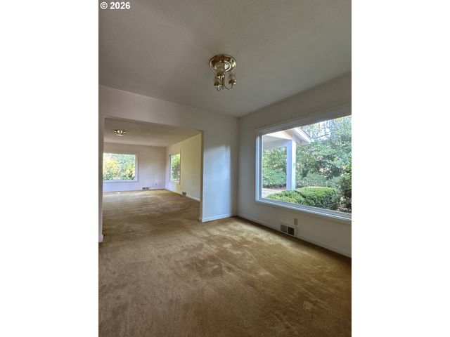 3353 Sw DOLPH Ct, Portland, OR 97219
