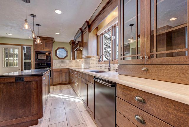 821 W PROSPECT AVENUE, Appleton, WI 54915