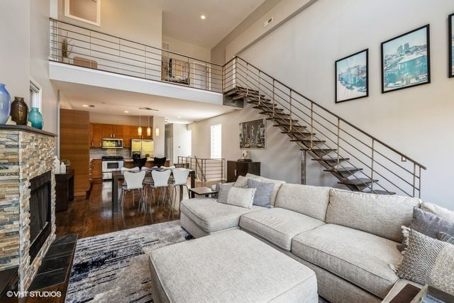 927 N Hermitage Avenue 3, Chicago, IL 60622