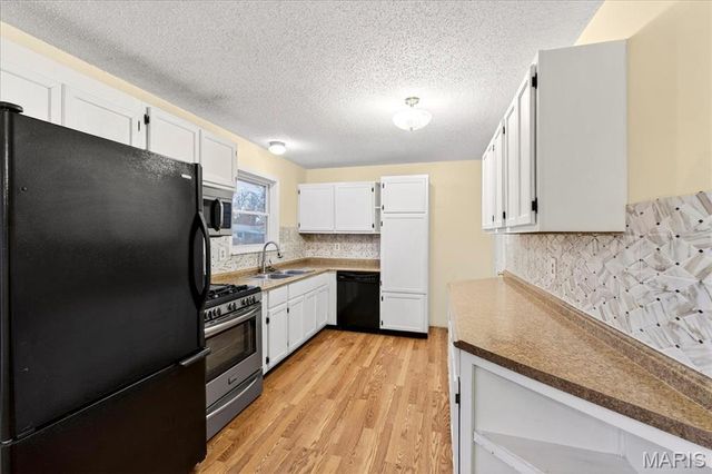 518 Fox Crest Drive, Hazelwood, MO 63042