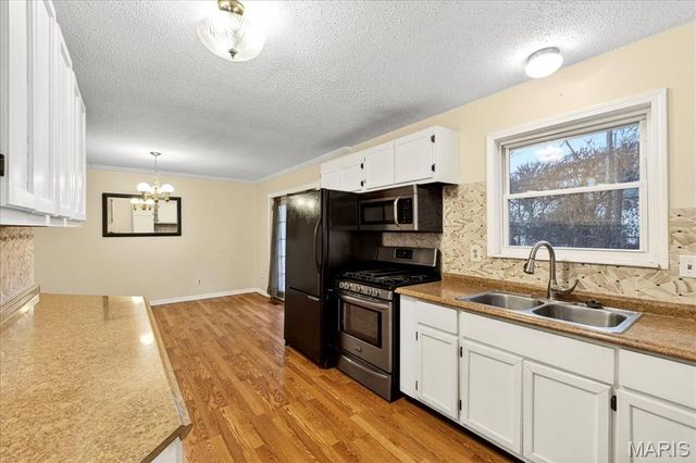 518 Fox Crest Drive, Hazelwood, MO 63042