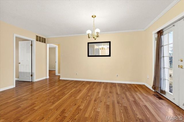 518 Fox Crest Drive, Hazelwood, MO 63042