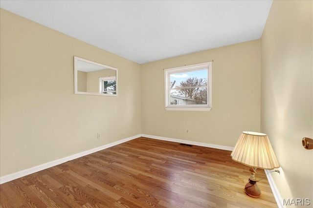 518 Fox Crest Drive, Hazelwood, MO 63042