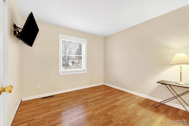 518 Fox Crest Drive, Hazelwood, MO 63042